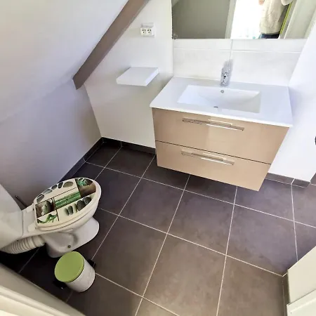 Prázdninový dům Maison Charmante A Avec Grand Jardin Et Terrasse Quettehou