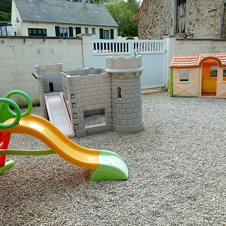 Maison Charmante A Avec Grand Jardin Et Terrasse Prázdninový dům Quettehou